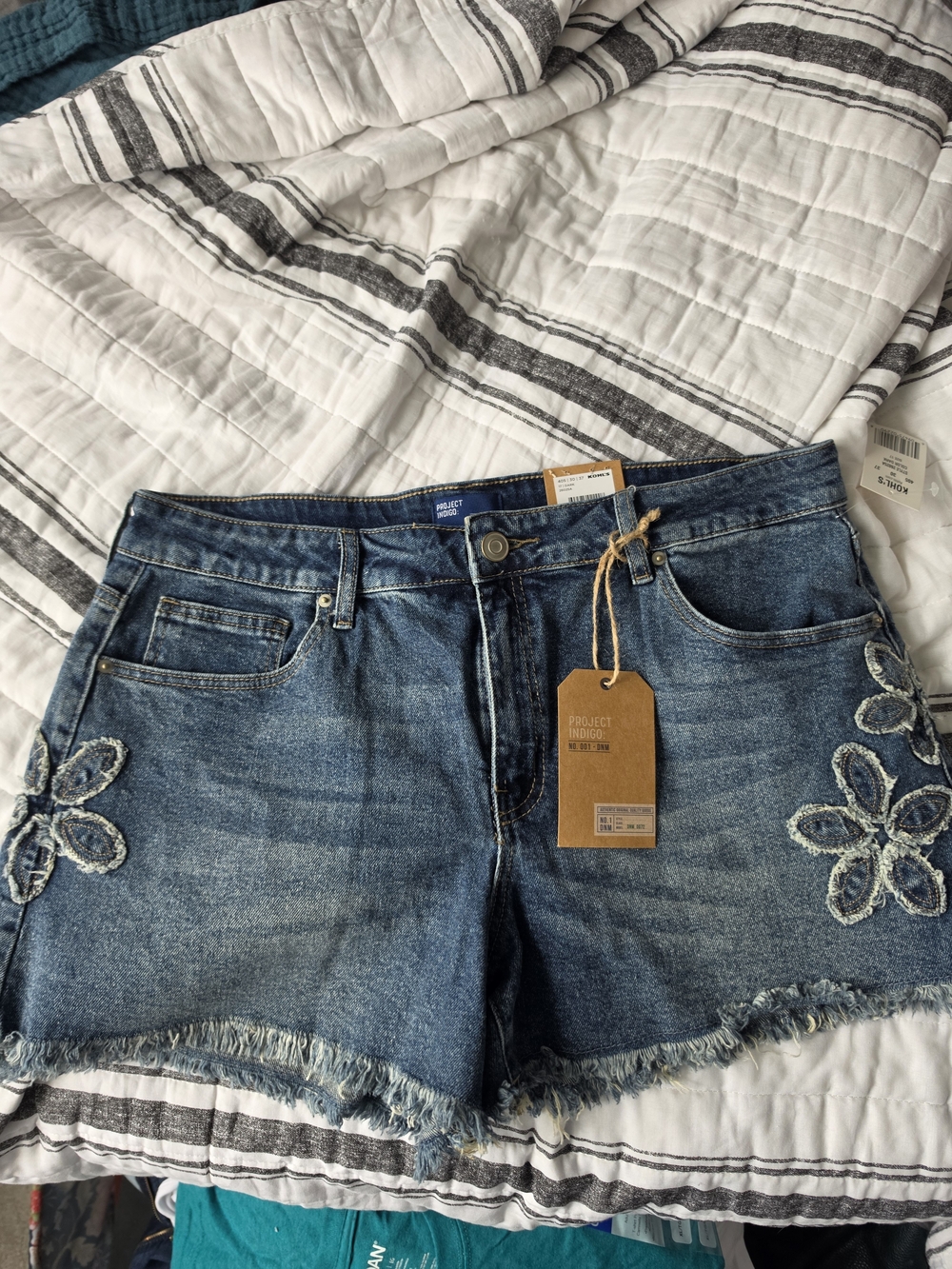Classic Denim Floral Embroidered Women’s Shorts - Blue